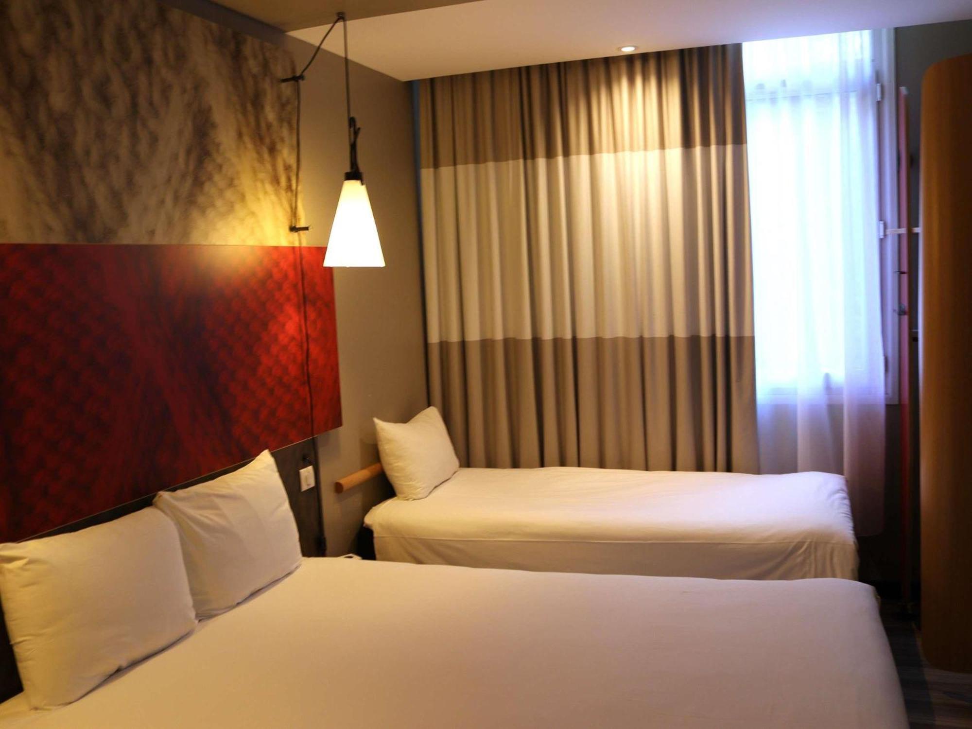 Habitación triple estándar con cama doble y cama individual